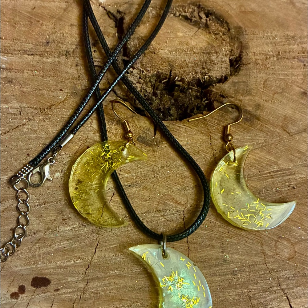 Elegant Gold Crescent Moon Jewelry Set